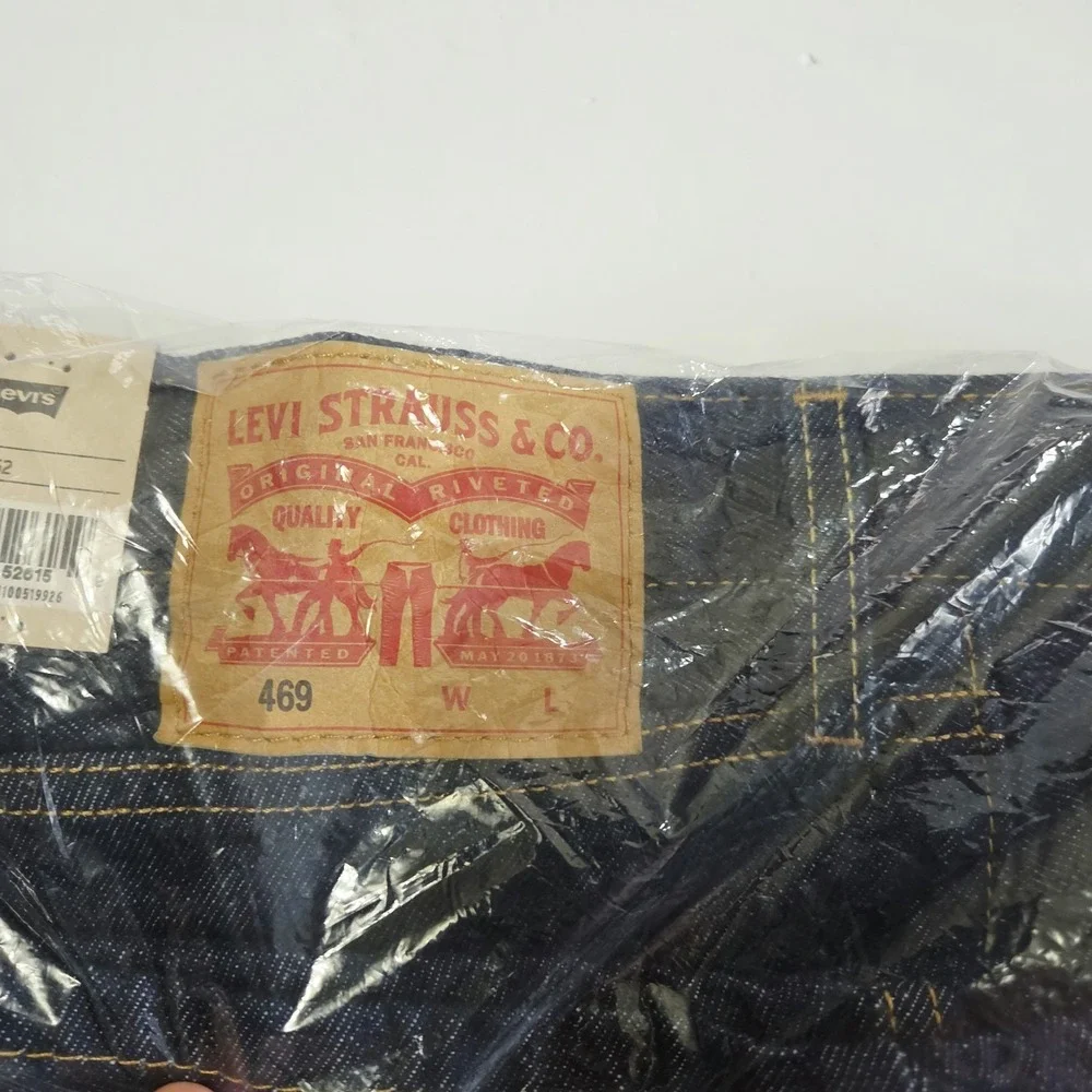 NEW Levi 469 Jean Shorts Men's Size 52 Loose Fit 100% Cotton Dark Wash NWT